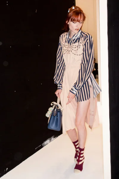 Look 16